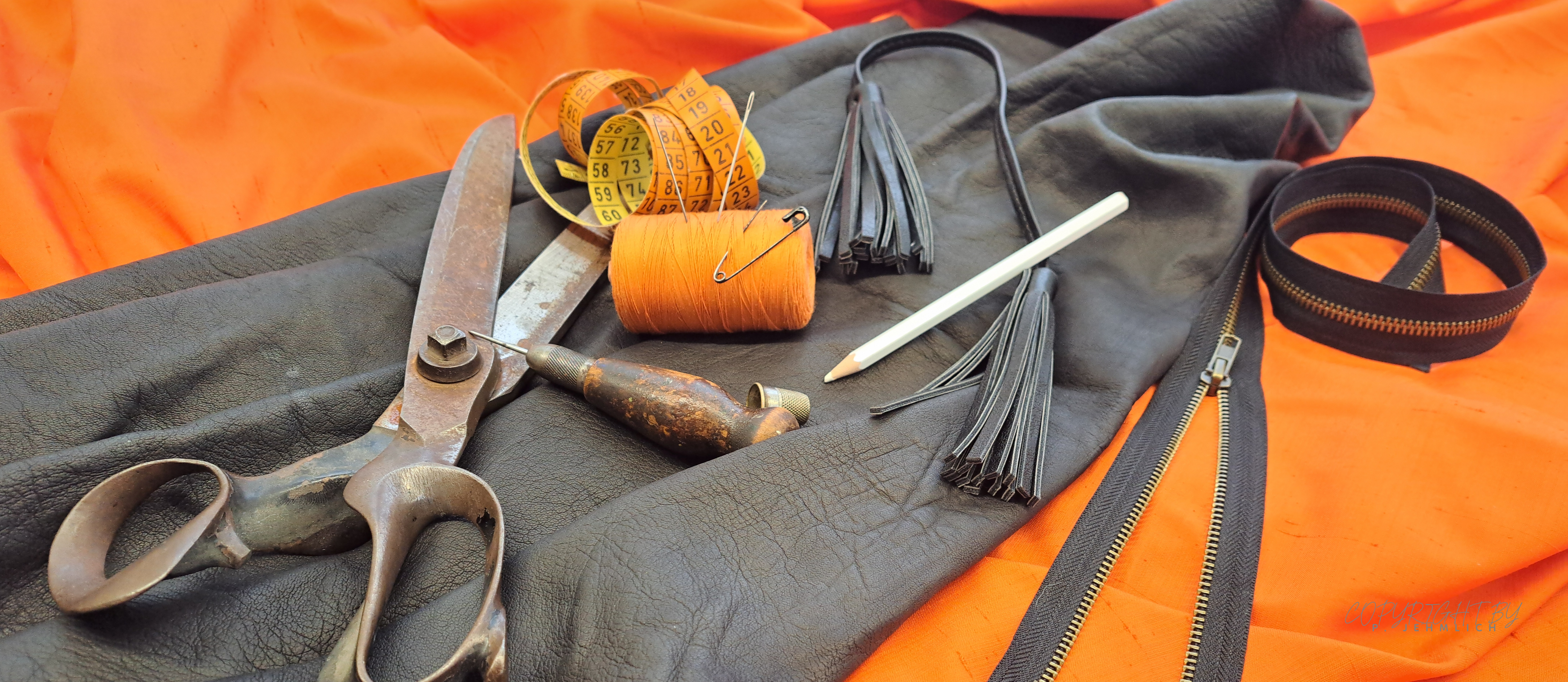 Schere, Garn, Stoff, Leder